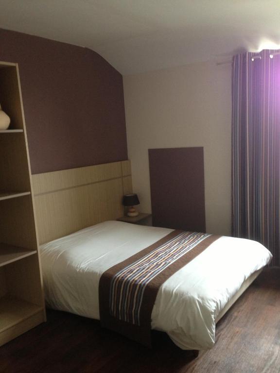 Hotel La Tour D'Auvergne Pont-lʼAbbé Habitación foto